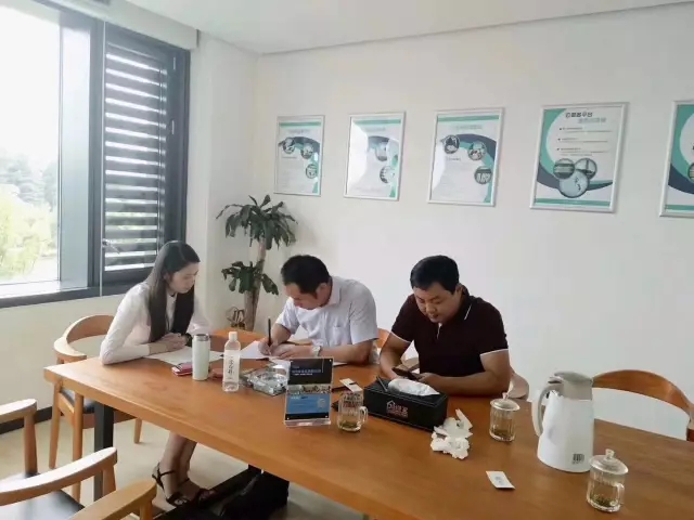 熱烈祝賀姜總、胡總簽約創(chuàng)綠家河南省市級代理！