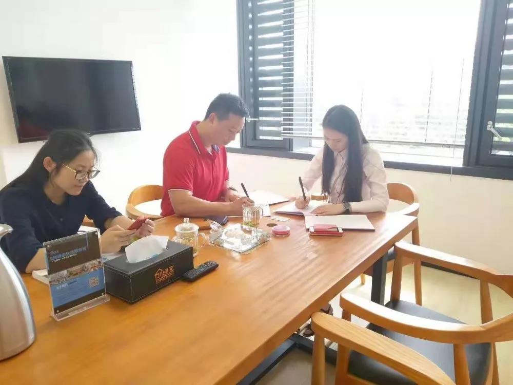 熱烈祝賀余總續(xù)約創(chuàng)綠家海南省三亞市區(qū)級代理！