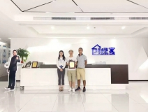 熱烈祝賀劉總、汪總簽約創(chuàng)綠家荊州市縣級(jí)代理